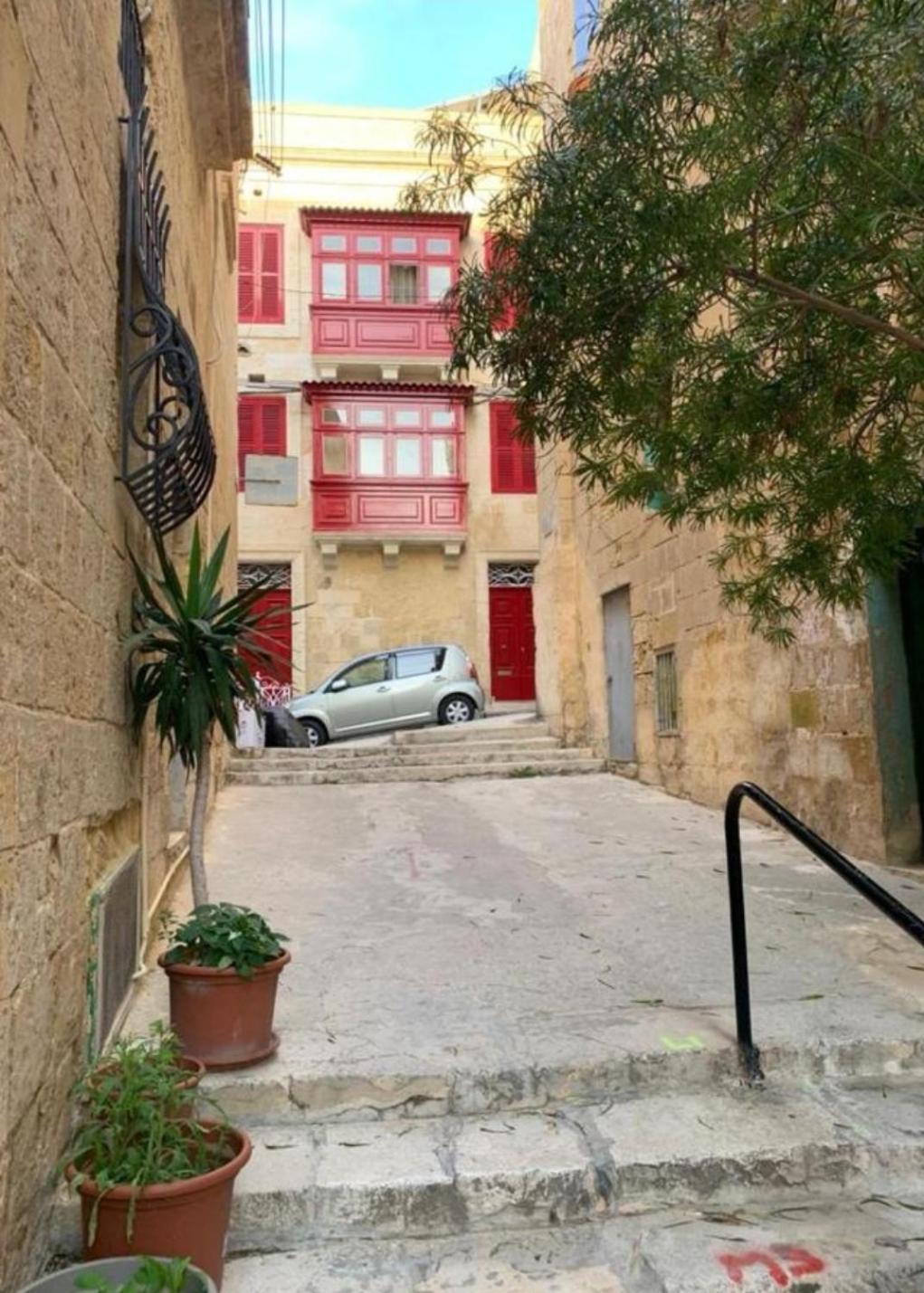 Вилла Two Gate Town House Сенглея Экстерьер фото